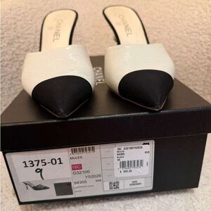 Chanel Women's Black and White Mules pumps